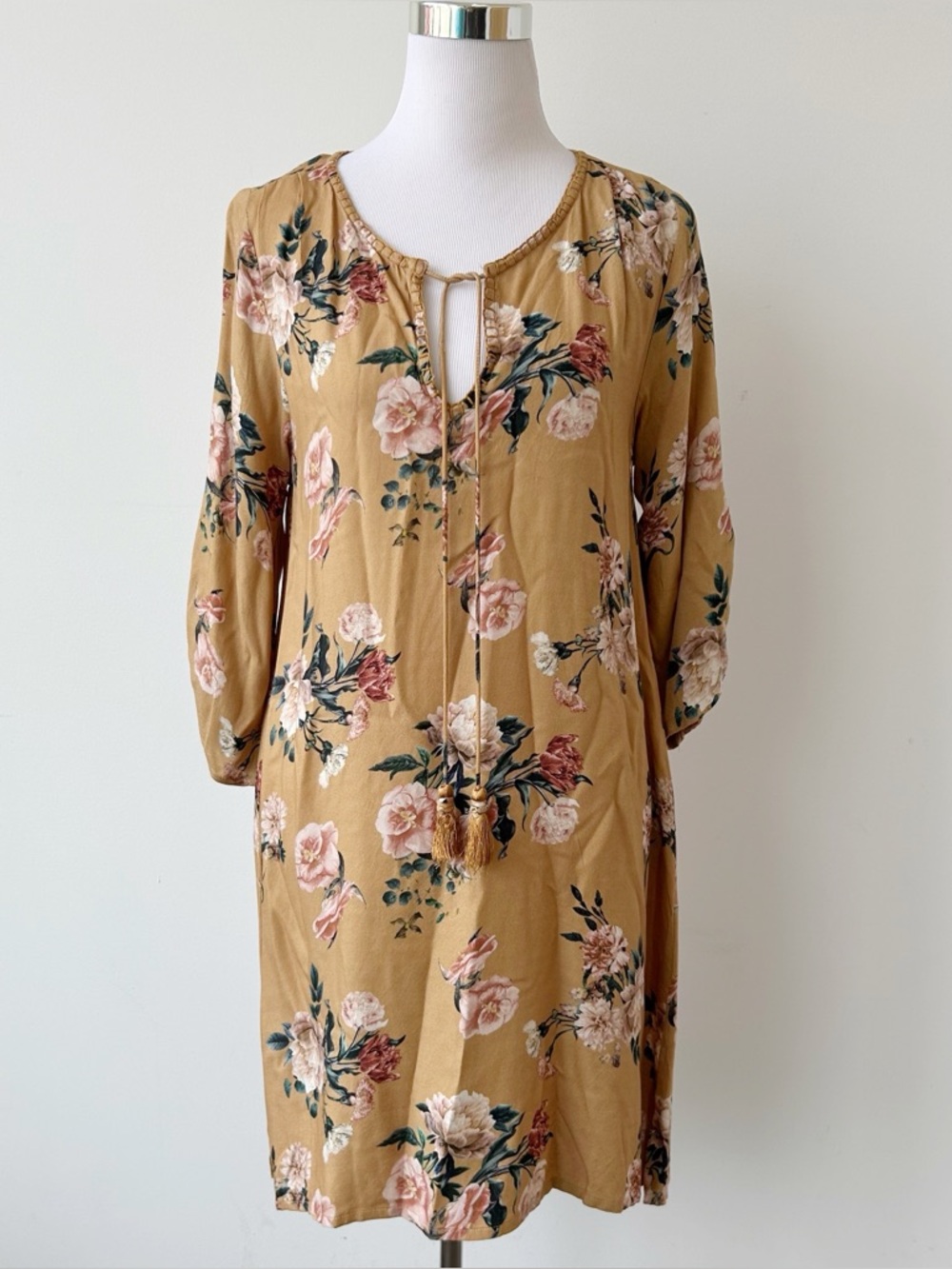 Feathers by Tolani Sanaya Mustard Floral Tassel Shift Dress XS NWT
